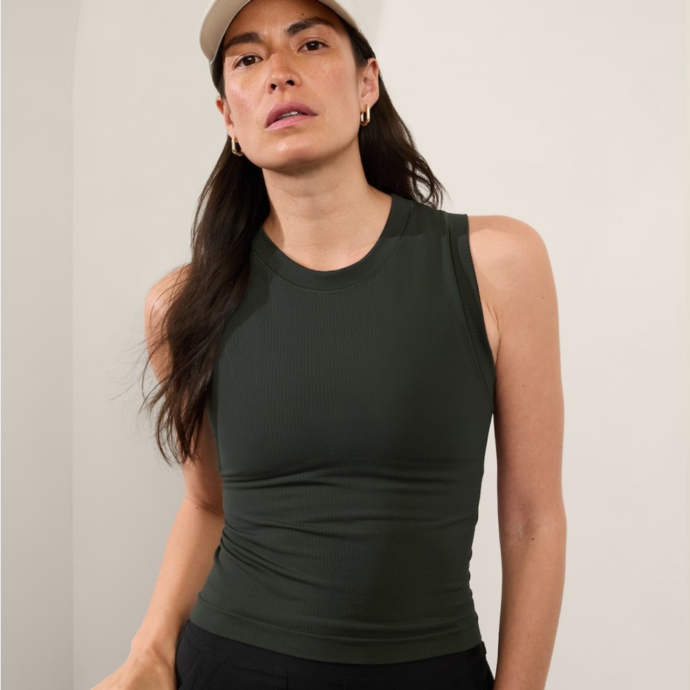 Athleta Renew Seamless Muscle Tank NWOT
Size XS Moss Heather color